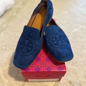 Tory Burch Deep Navy Silk Suede Embossed Logo ‘Leigh’ Loafers